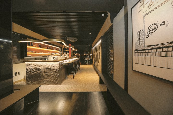O balcão de pedra do restaurante Ryoan, em 2022